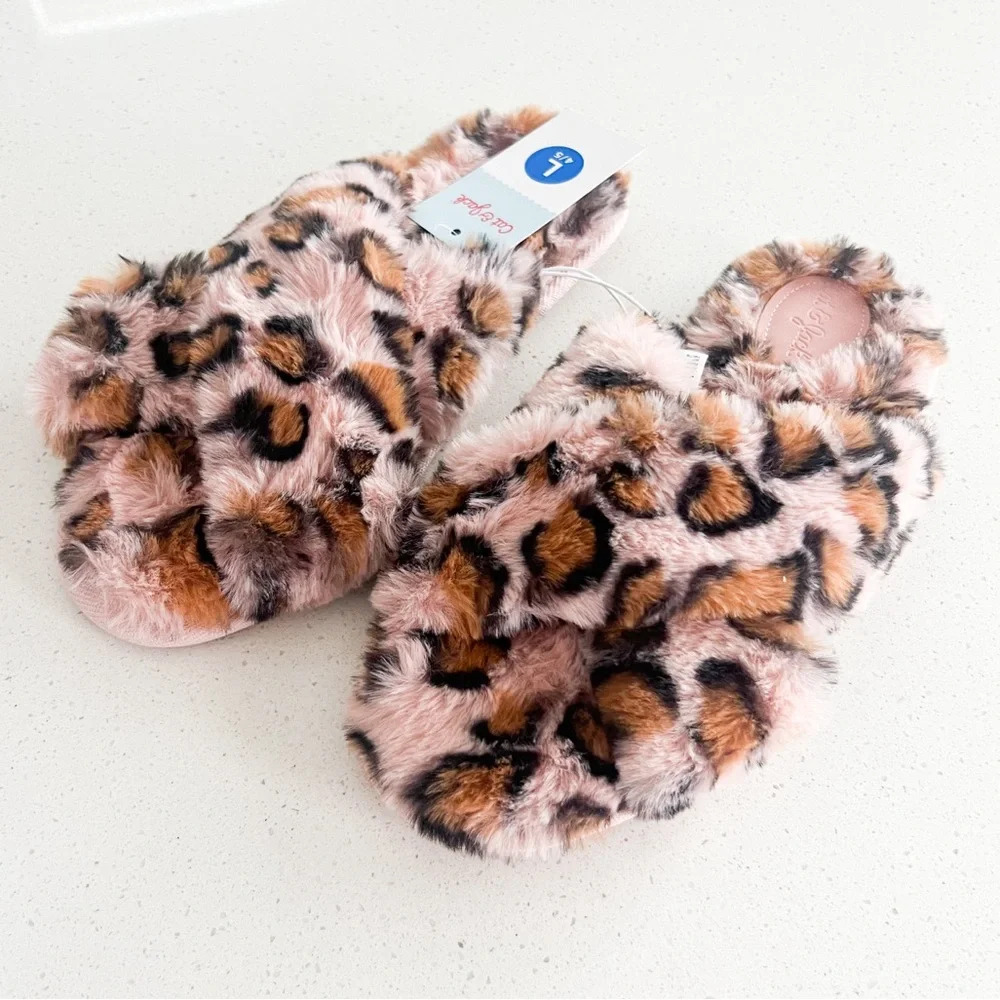 Adorable Cat & Jack Girls Brooklyn Pink Leopard Slippers - A Perfect Gift! - Picture 4 of 6